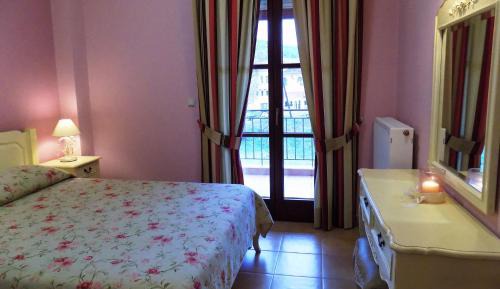 Suite with Mountain View