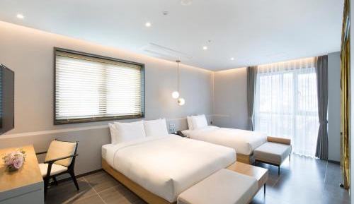 Deluxe Twin Room with No View