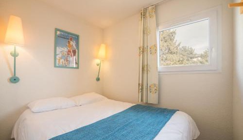 One-Bedroom Apartment with Sleeping Alcove (6 People)