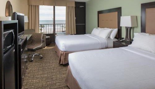 Standard Queen Room with Two Queen Beds and Balcony - Ocean View/Mid Floor