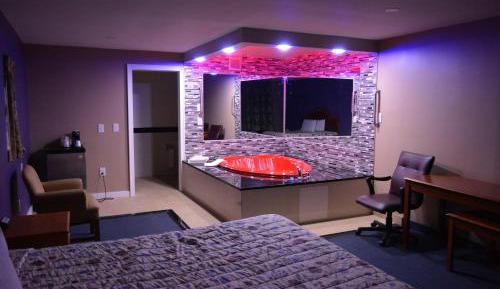 King Room with Jacuzzi - Smoking 