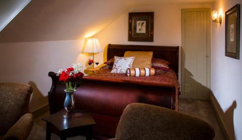 Queen Suite with Spa Shower