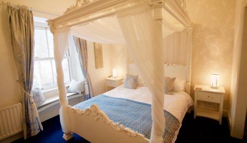four Poster King Room 