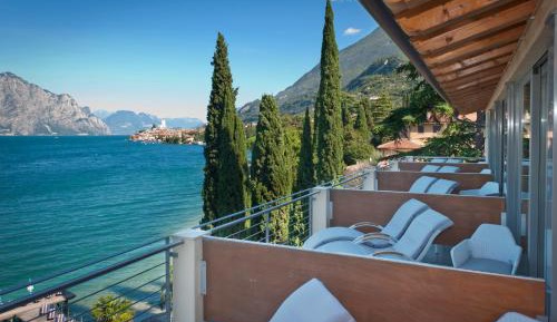 Superior Double Room with Balcony and Lake View