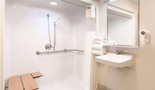 Double Room - Mobility Accessible Room/Non-Smoking