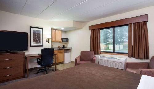 Deluxe King Room - Non-Smoking