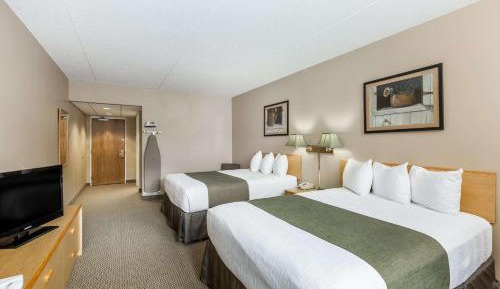 Queen Room with Two Queen Beds - Non-Smoking