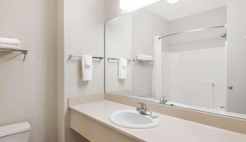 Queen Room - Mobility Access/Non-Smoking