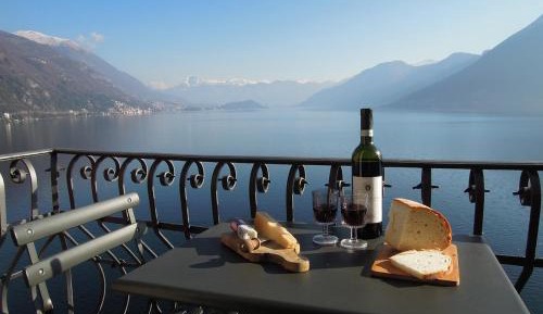 Apartment with Lake View