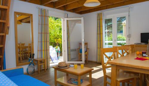 Three Room Apartment (6 Adults)