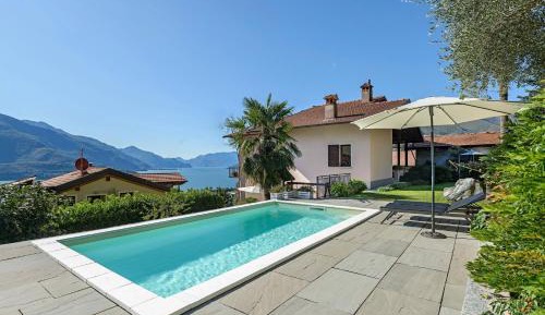 Apartment with Lake View