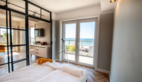 Deluxe Apartment with Balcony and Sea View