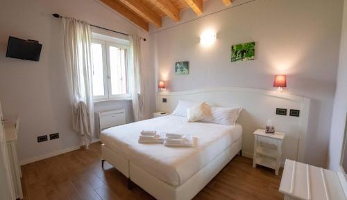 Double or Twin Room with Private Bathroom