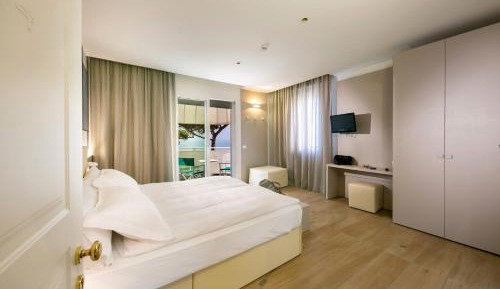 Deluxe Triple Room with Sea View