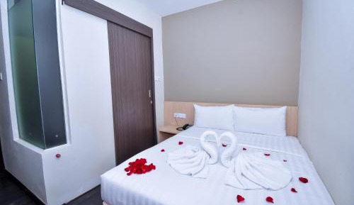 Standard Queen Room without Window