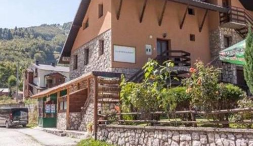 Apartment with Mountain View