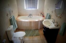 Middelburg House | Tranquil room next to Klein Olifants river