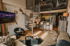 Downtown Knoxville Apartment | Downtown 210 on Market Square w/Rooftop Access