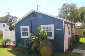 Mango Groves House | Seashells LAKE WORTH BEACH Historical Cottage