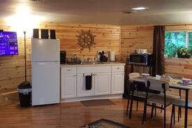 Monticello Cabin | Debbie's Little Cozy Cabana Located Lake Freeman