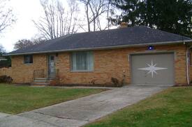 Cuyahoga County House | Rocky River Quiet Ranch Entire Home