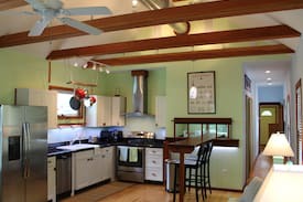 Lincolnville House | Shotgun Cottage 4 Blocks From Downtown's Core