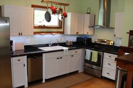 Lincolnville House | Shotgun Cottage 4 Blocks From Downtown's Core