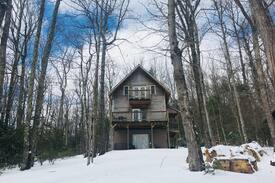 Burks Fork Cabin | Cute Cabin w/ hot tub, walk to Chateau Morrisette