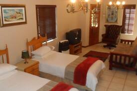Oudtshoorn House | Stompdrift Cottage @ Shadowlands Guest Farm