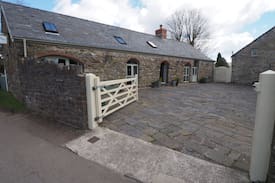 Llanrhidian Higher Cabin | Luxury Barn conversion - Oak Barn, Crwys Farm