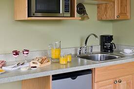 Gateway Bed & Breakfast | #2 Luxury Cottage - Alaska Garden Gate Bed & Breakfast