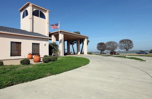 Rockport Hotel | Days Inn by Wyndham Rockport Texas
