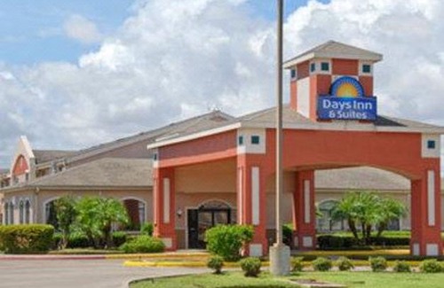 South Side Hotel | Days Inn & Suites by Wyndham Corpus Christi Central