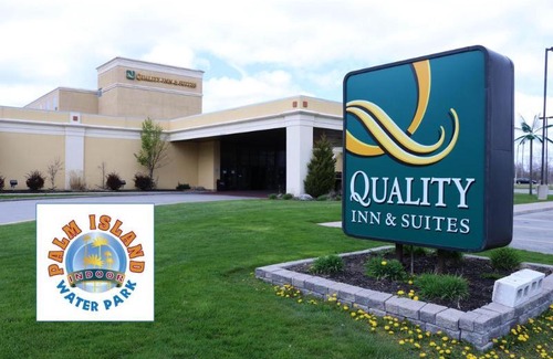 Batavia Hotel | Quality Inn & Suites Palm Island Indoor Waterpark