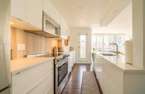 Downtown Vancouver Apartment | Sunset Beach Walk 2BD+2BA+1PRK Yaletown