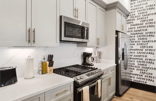 Central Business District House | Roami at The Brandywine | Heated Pool |4 Bed Combo