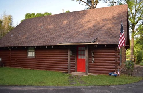 Uncertain Cabin | Room #18