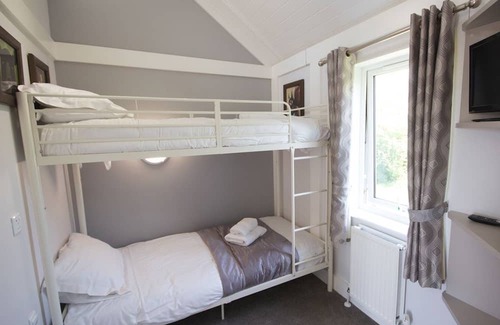 Annan Cabin | 2 bedroom accommodation in Annan