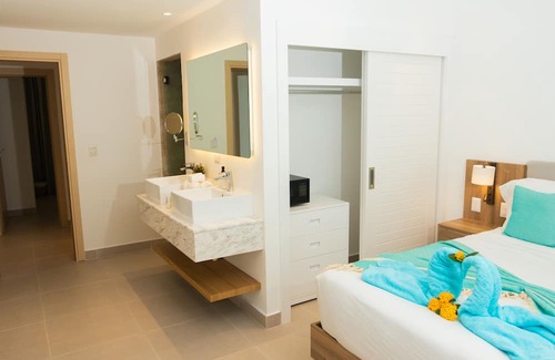 El Cortecito Apartment | ★★Luxury Apartment 2 BR/2 Bath Steps from Ocean★★