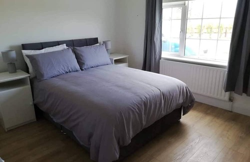 Rosslare House | This Rosslare Stand Holiday Home With Five Bedrooms