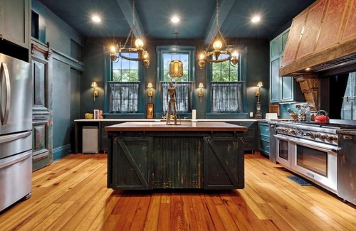 Faubourg Lafayette Villa | Striking Villa w Heated Pool & Spa 6br|4.5ba