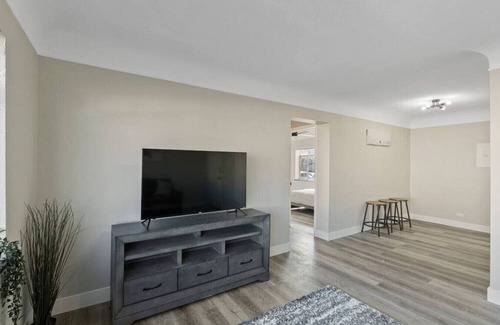 Cherry Creek Apartment | Contemporary Cherry Creek Apt w/1 Queen