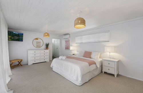 Shelly Beach House | Beautifully Renovated Beach Cottage Backing Onto Shelly Beach Golf Course