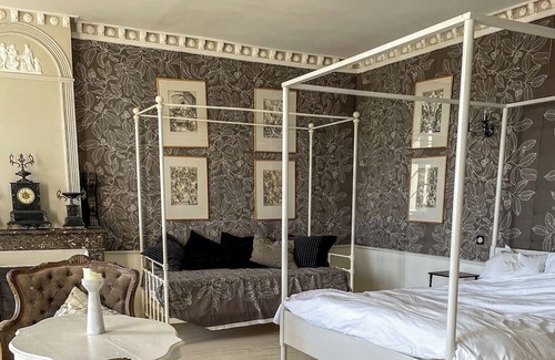 Angeac-Champagne Villa | Maison Galerie - Seven Bedroom Villa, Sleeps 14