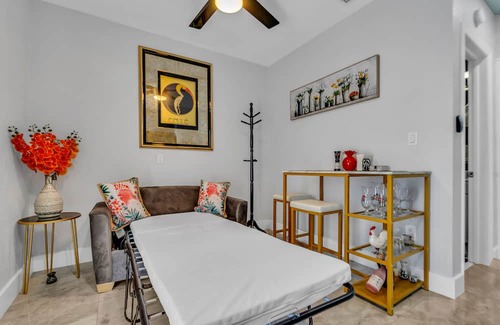 Flagami Apartment | Little Gables Haven Your Charming Miami Escape-Central Location-10 min Airport