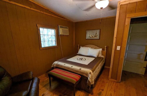 Canton Cabin | Lonesome Dove Near First Monday Trade Days