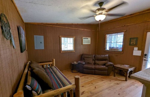 Canton Cabin | Lonesome Dove Near First Monday Trade Days