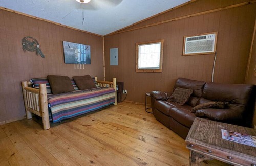 Canton Cabin | Lonesome Dove Near First Monday Trade Days