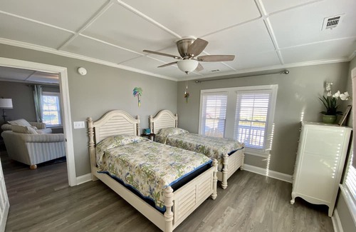 Carteret County House | 2BR Sleeps 6~water Views~Game Room~Sunrise~Beach~Kayak~Fish~Close to Ferry