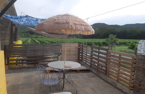 Viviers House | Villa between fields and vines